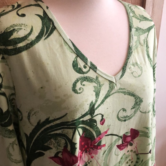 NEW WOMENS COLLECTIONS ETC. GREEN FLORAL TUNIC WITH HUMMINGBIRDS SEQUINS SIZE L - Picture 2 of 7
